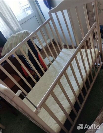 Детская кровать на колесиках