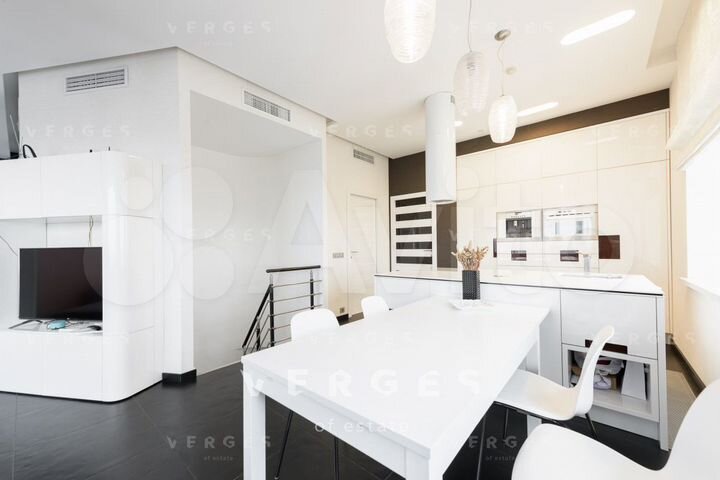 6-к. квартира, 210 м², 32/48 эт.