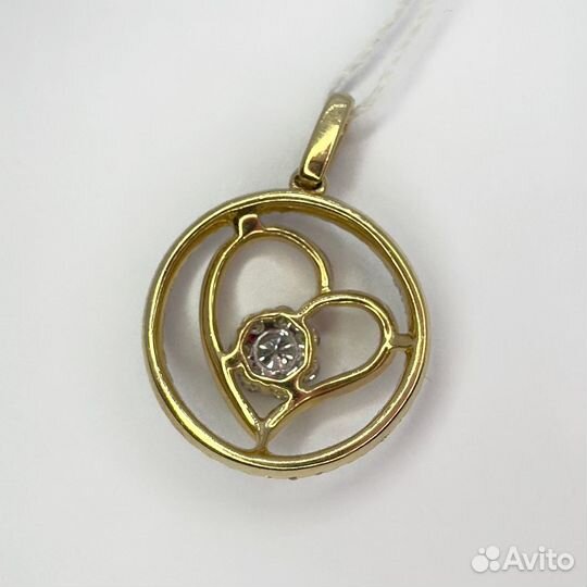 Золотая подвеска с бриллиантом