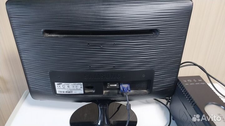 Монитор, бесперебойник, клавиатура