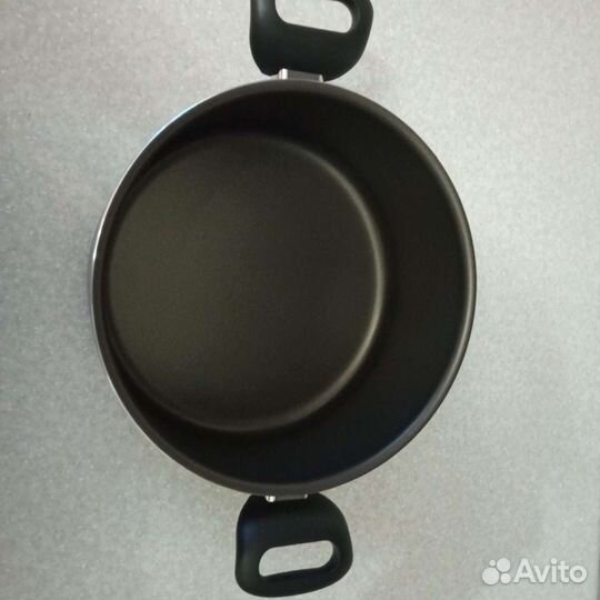 Кастрюля Royal VKB с крышкой 24см 4.5л.Новая