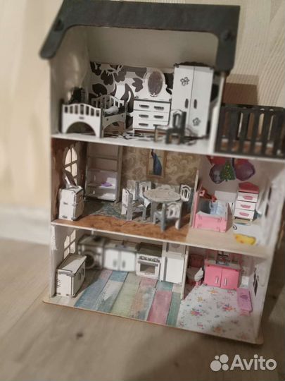 Домик кукольный с мебелью