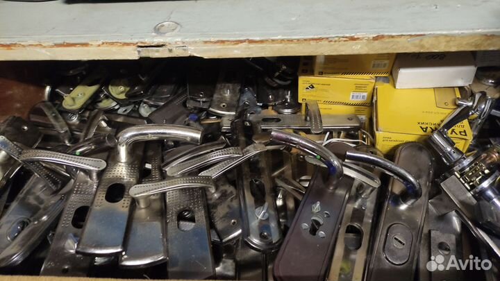 Замки/задвижки/ручки