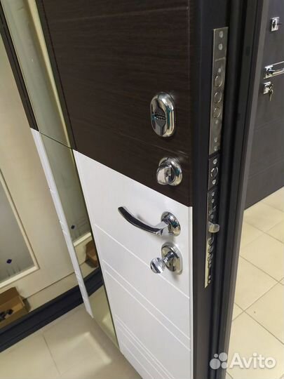 Дверь входная с зеркалом Новелло