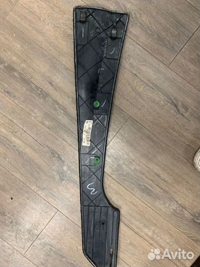 Обшивка центральной консоли передняя левая Bmw 530