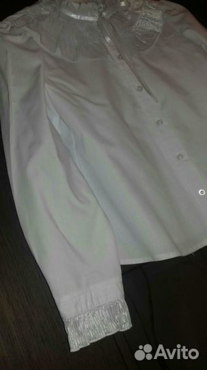 Белая школьная блузка