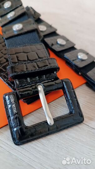 Ремень Armani jeans на пальто, пуховик