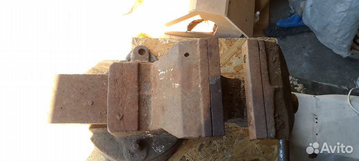 Тиски слесарные, б/у