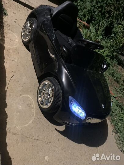 Аккумуляторная машинка,с пультом управления