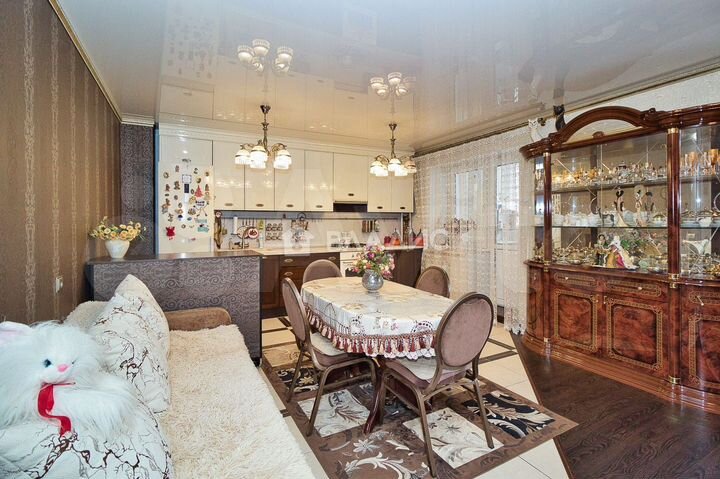 2-к. квартира, 70,7 м², 3/10 эт.