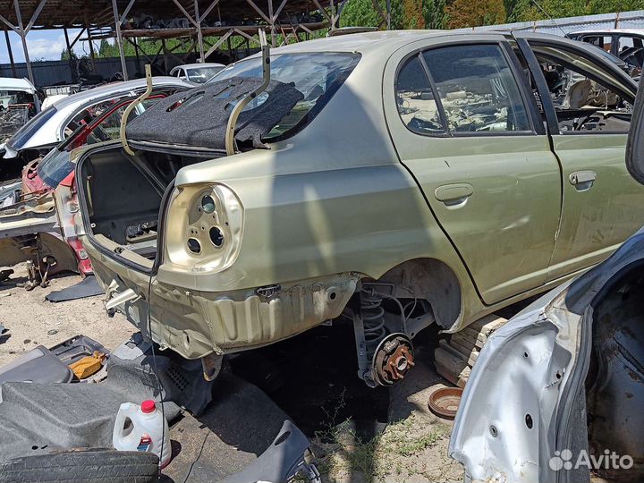 Крыло заднее правое toyota platz