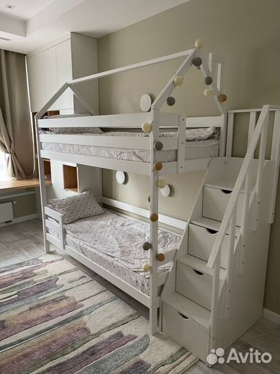 Двухъярусная кровать