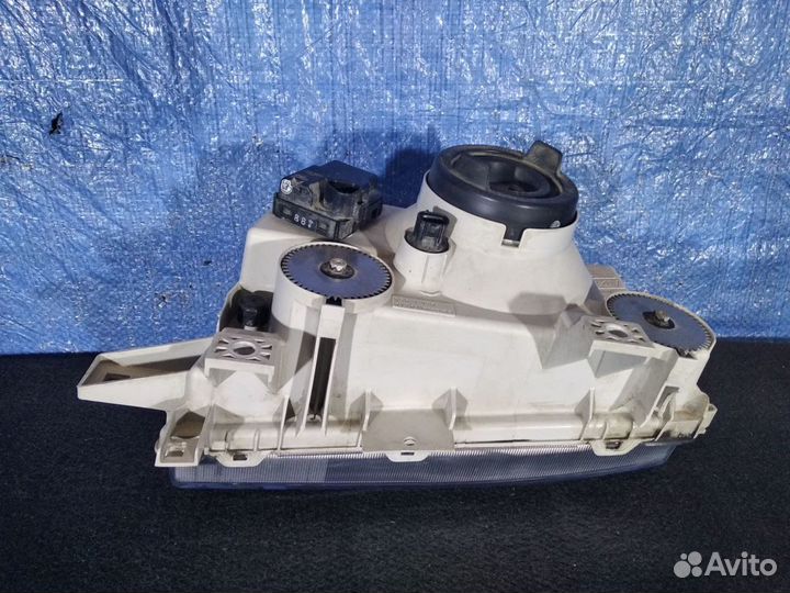 Фара правая Mitsubishi Fuso