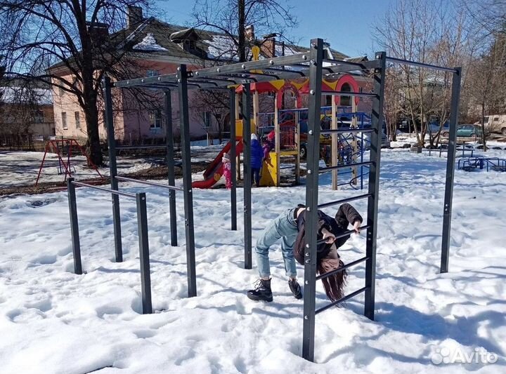 Воркаут площадка турник брусья рукоход