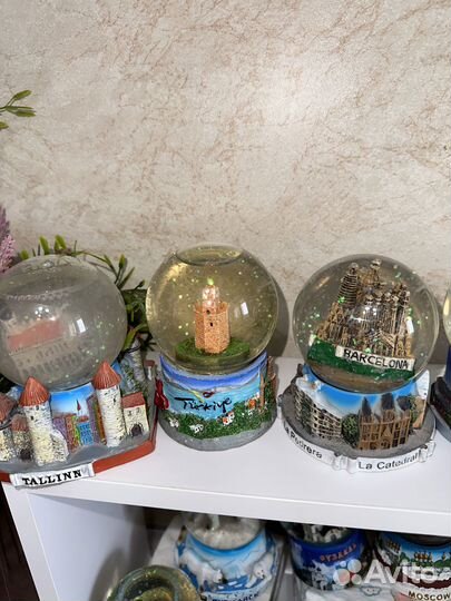 Стеклянный шар со снегом