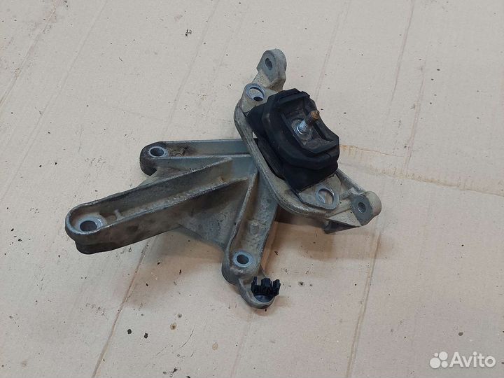 Кронштейн опоры МКПП Renault Megane 2 Logan