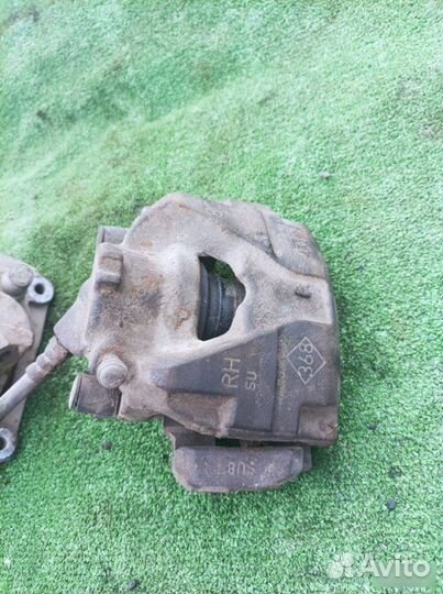 Суппорт тормозной передний Renault Fluence 2011