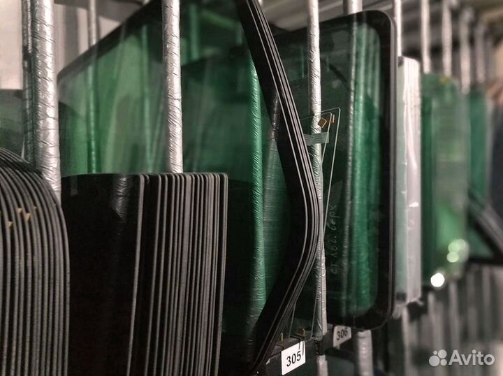 Стекло заднее нижнее левое на каток Hamm 3412