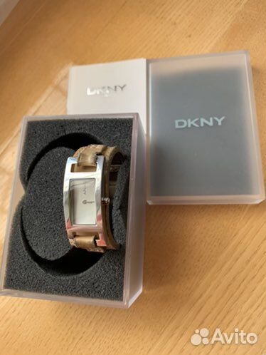 Часы dkny