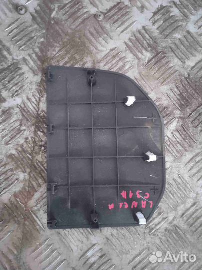 Накладка на торпедо боковая правая Митсубиши Лансе