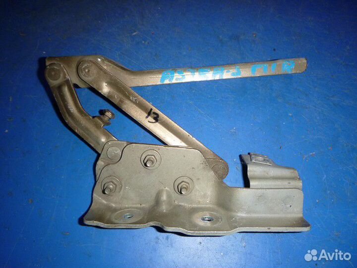 Петля капота правая opel astra J 2010