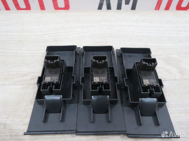 Кнопка стеклоподъемника Skoda Rapid