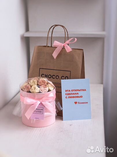 Шоколадные розы в шляпной коробке