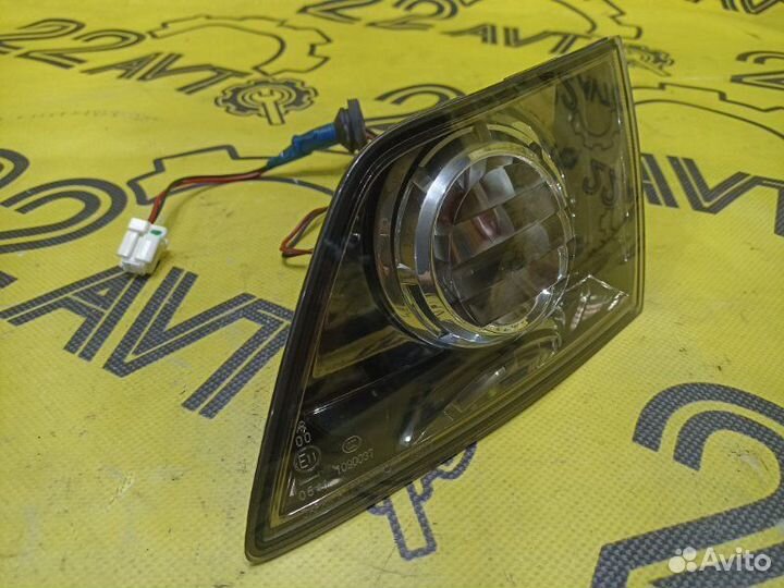 Стоп сигнал в крышку багажника задний правый