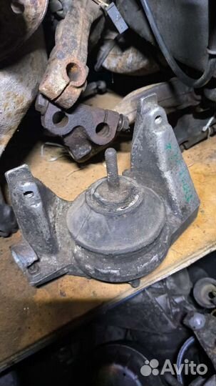 Подушка двс правая Audi 100c4 A6C4 2.6 2.8