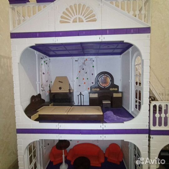 Кукольный домик с мебелью