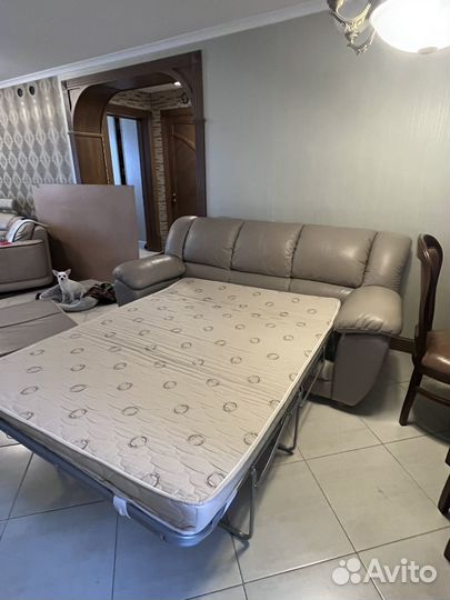 Кожаный диван бу