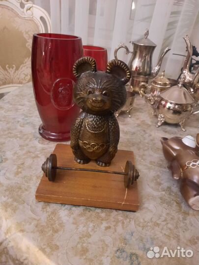 Олимпийский мишка штангист