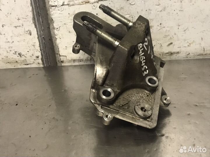 Кронштейн правой опоры двс Ford Volvo 1.4-1.6