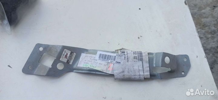 Кронштейн ручки двери Mercedes C-classe