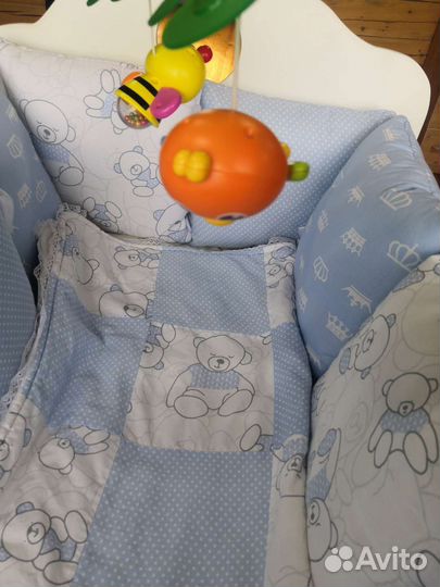 Подушки и одеялко в кроватку