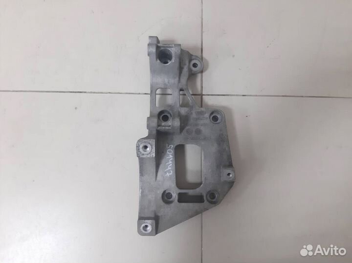 Кронштейн генератора Seat Leon 1P1 2005-2013