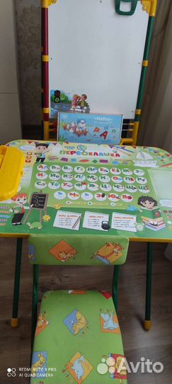 Детский стол,стул,набор букв и цифр, мольберт