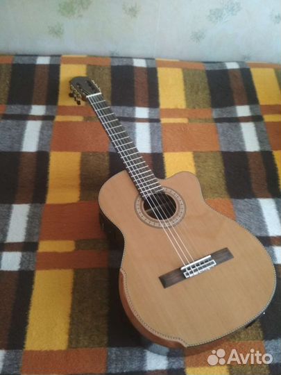 Классическая гитара с подключением