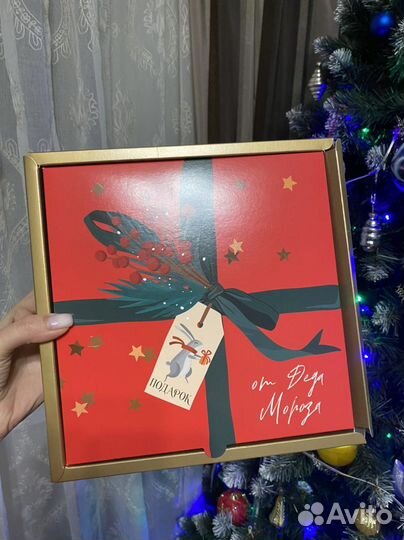 Подарочная коробка