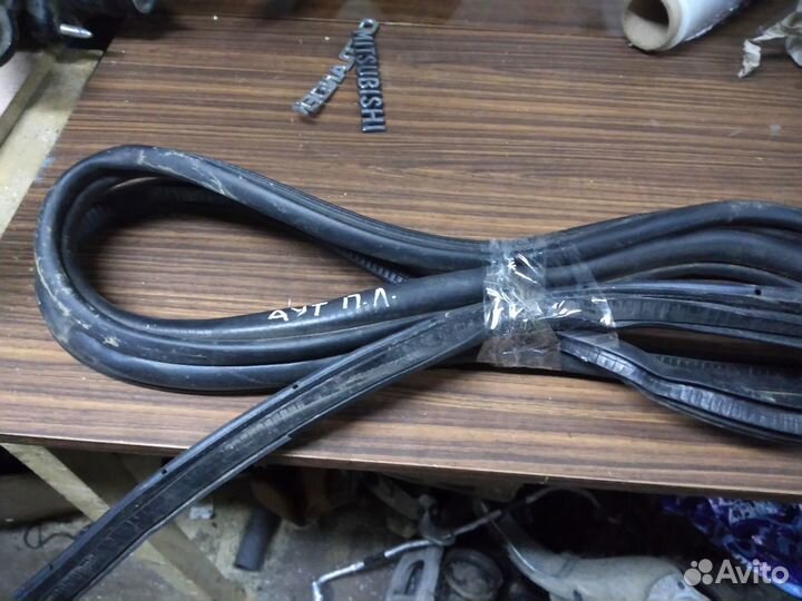 Уплотнитель дверного проема Mitsubishi Outlander 3