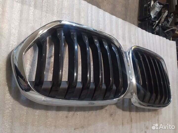 Решетка радиатора BMW X1F48