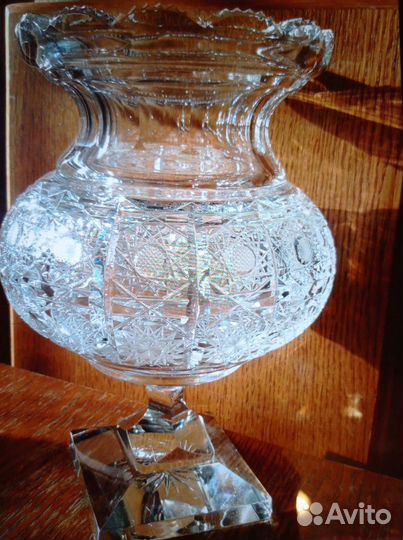 Ваза хрустальная на ножке