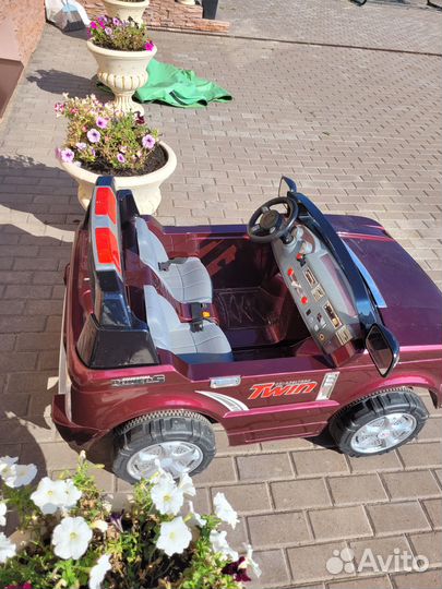 Детский электромобиль двухместный бу
