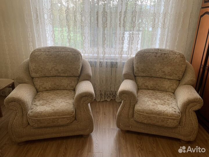 Продам диван и 2 кресла