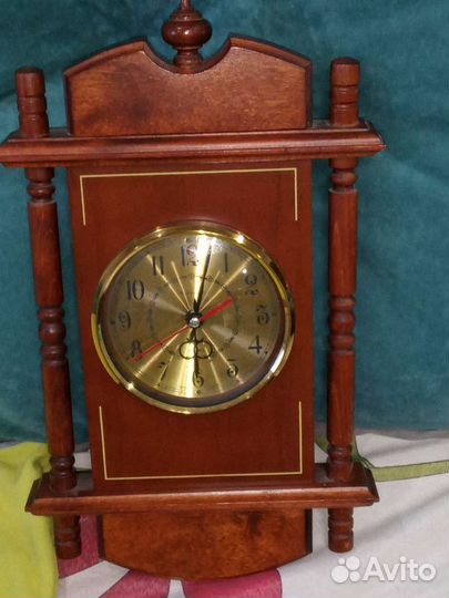 Часы настенные.янтарь