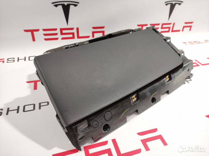 Бардачок Tesla Model X 2016 1003327-01-M