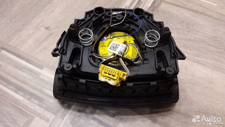 Подушка безопасности в руль VW Passat B6