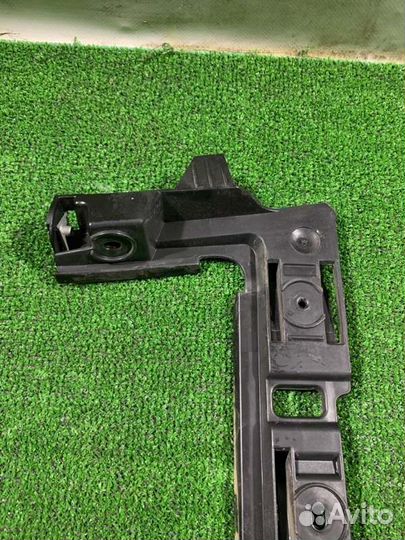 Кронштейн заднего бампера правый Volkswagen Passat