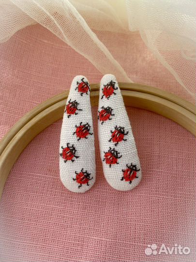 Заколки с вышивкой. Ручная работа