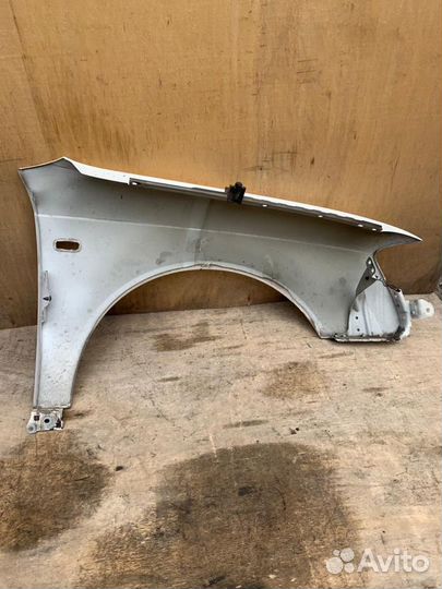 Крыло переднее левое Audi A4 B7